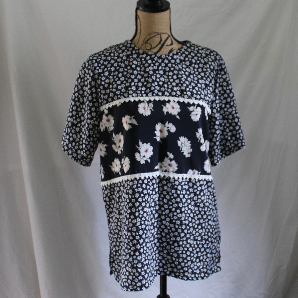 Napa Valley Top Size 8 Floral Embroidered Trim